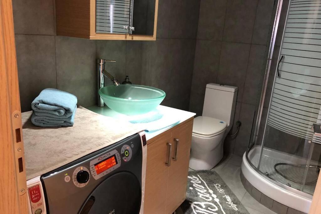 Hitech Appartment Amaliada Екстериор снимка