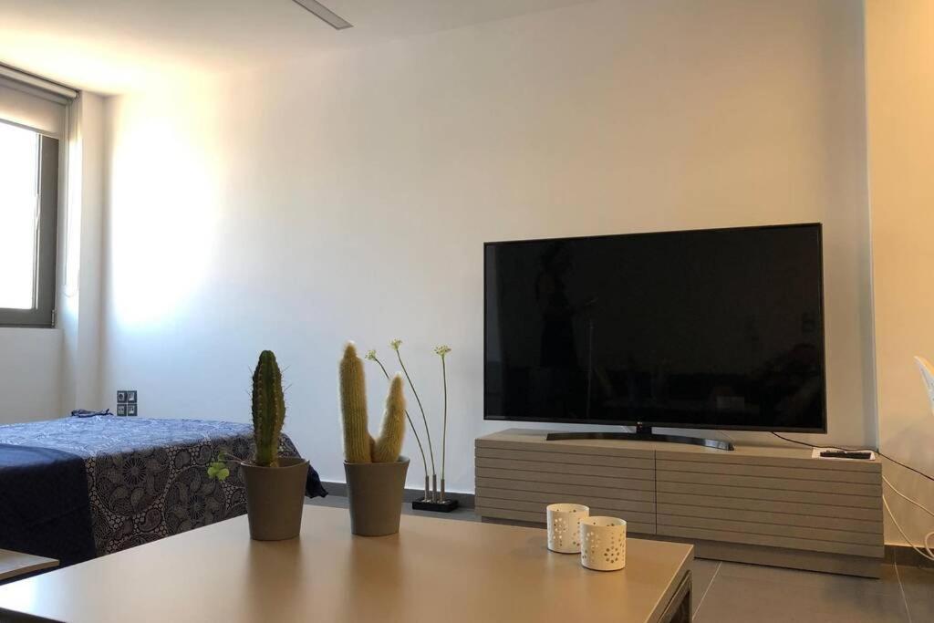 Hitech Appartment Amaliada Екстериор снимка