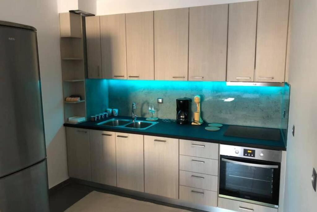 Hitech Appartment Amaliada Екстериор снимка