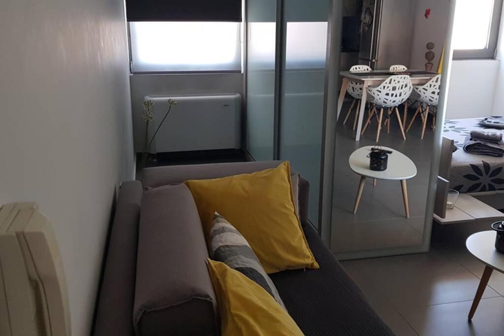 Hitech Appartment Amaliada Екстериор снимка