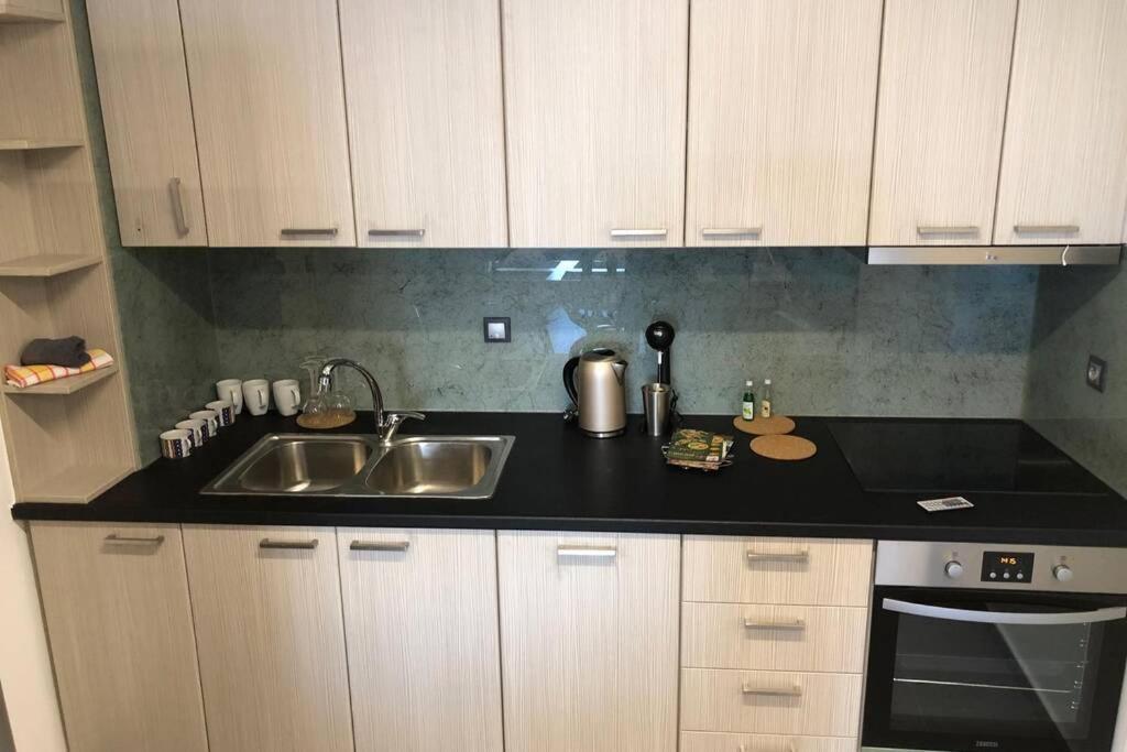 Hitech Appartment Amaliada Екстериор снимка