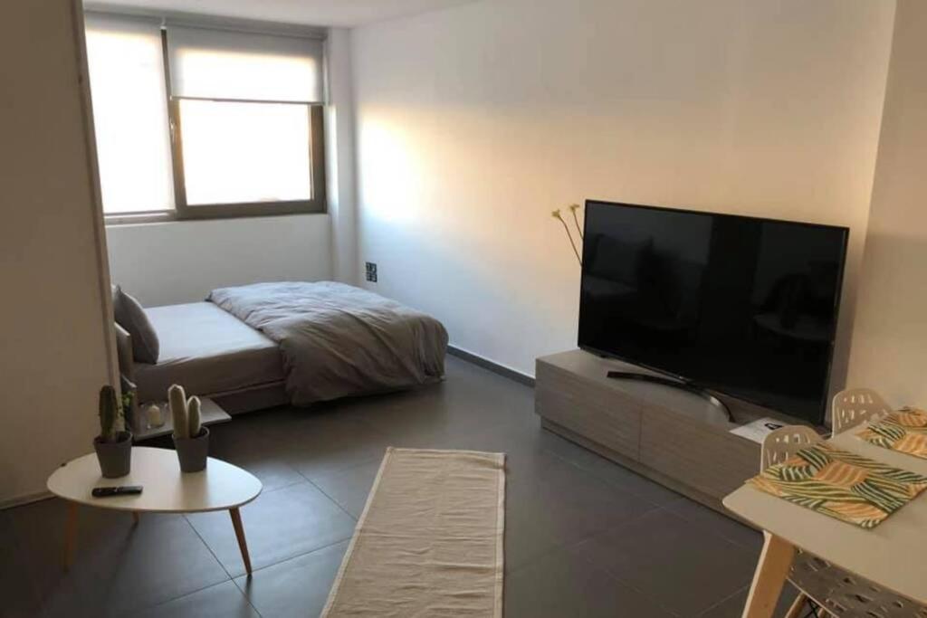 Hitech Appartment Amaliada Екстериор снимка