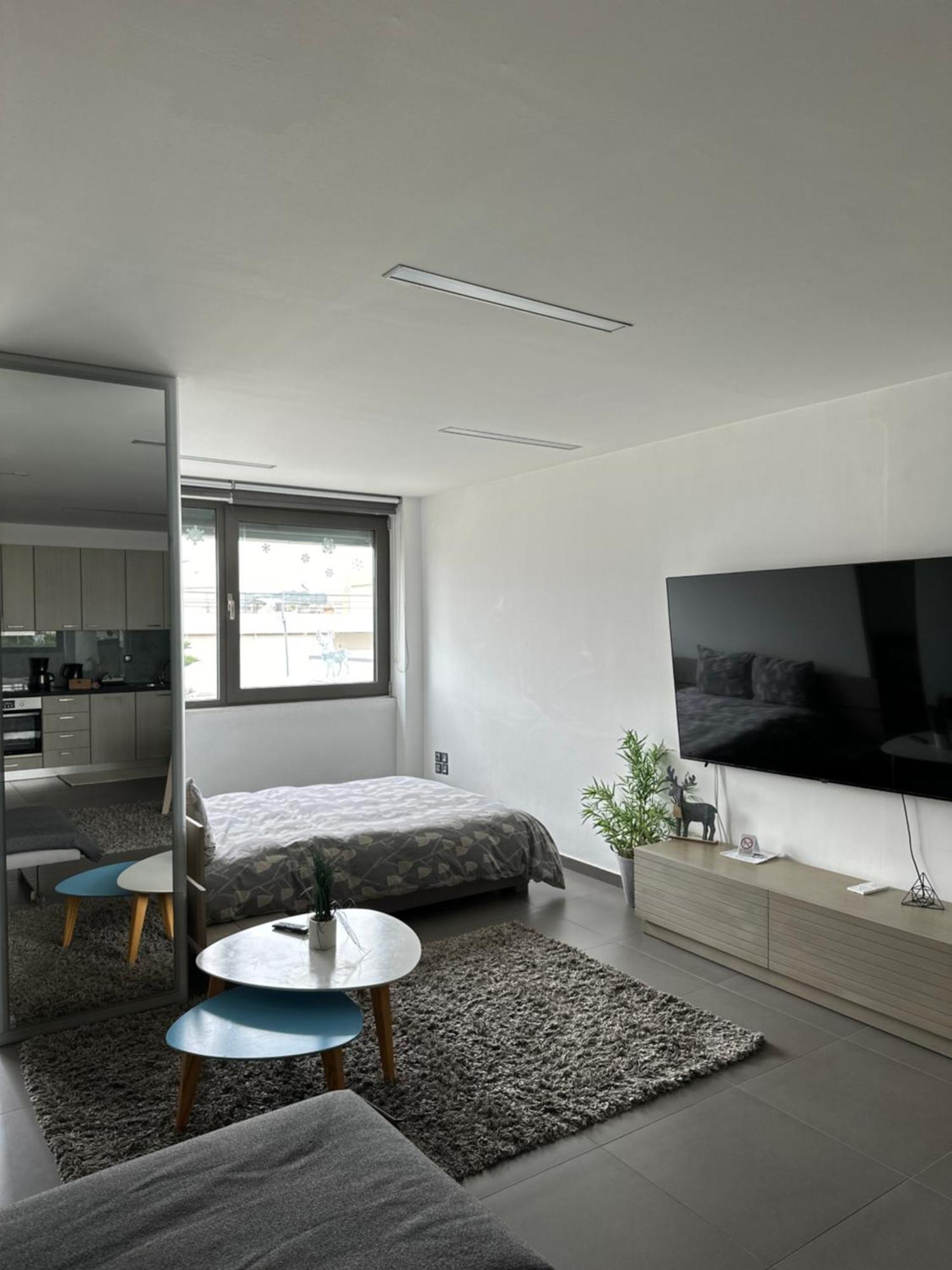 Hitech Appartment Amaliada Екстериор снимка